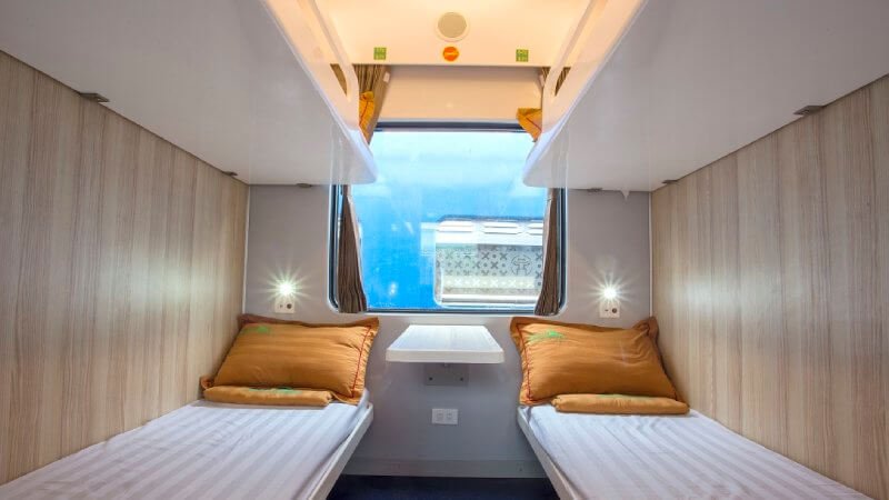 1 air-conditioned soft sleeper cabin