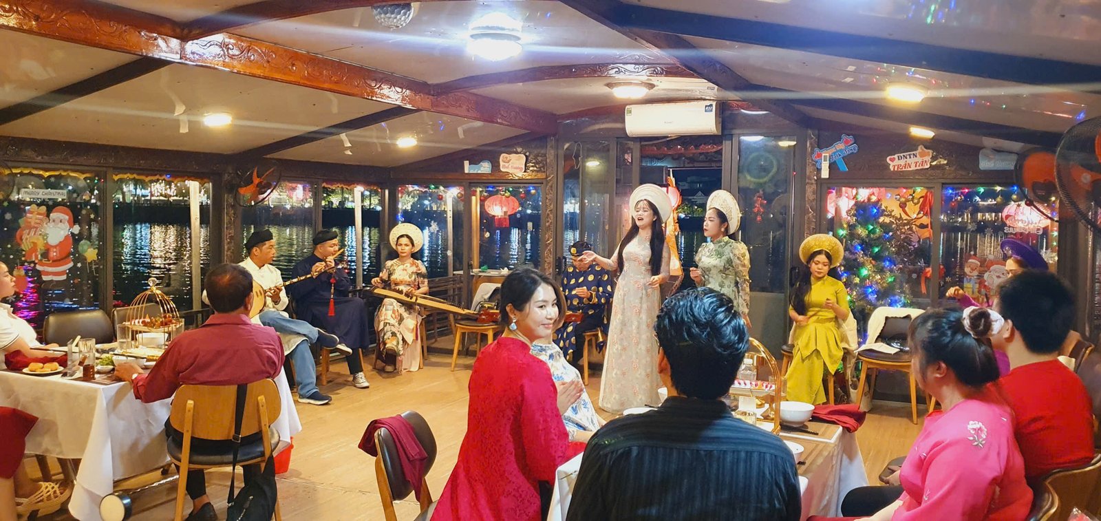 Dining on the Perfume River