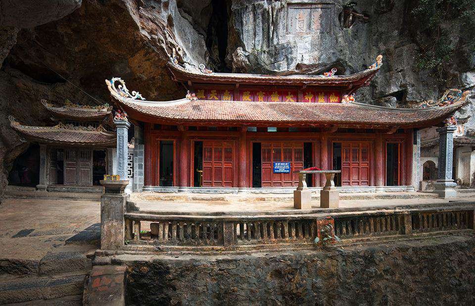 A Brief History of Bich Dong Pagoda