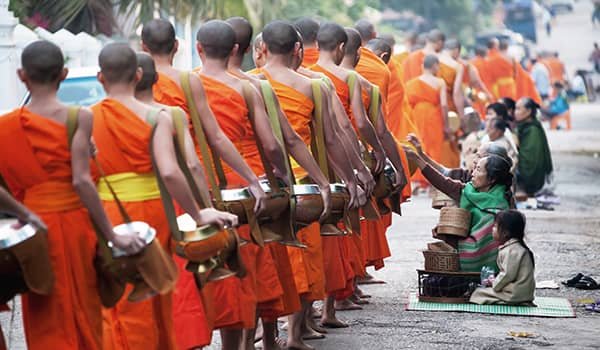 How the Tak Bat Ceremony Unfolds