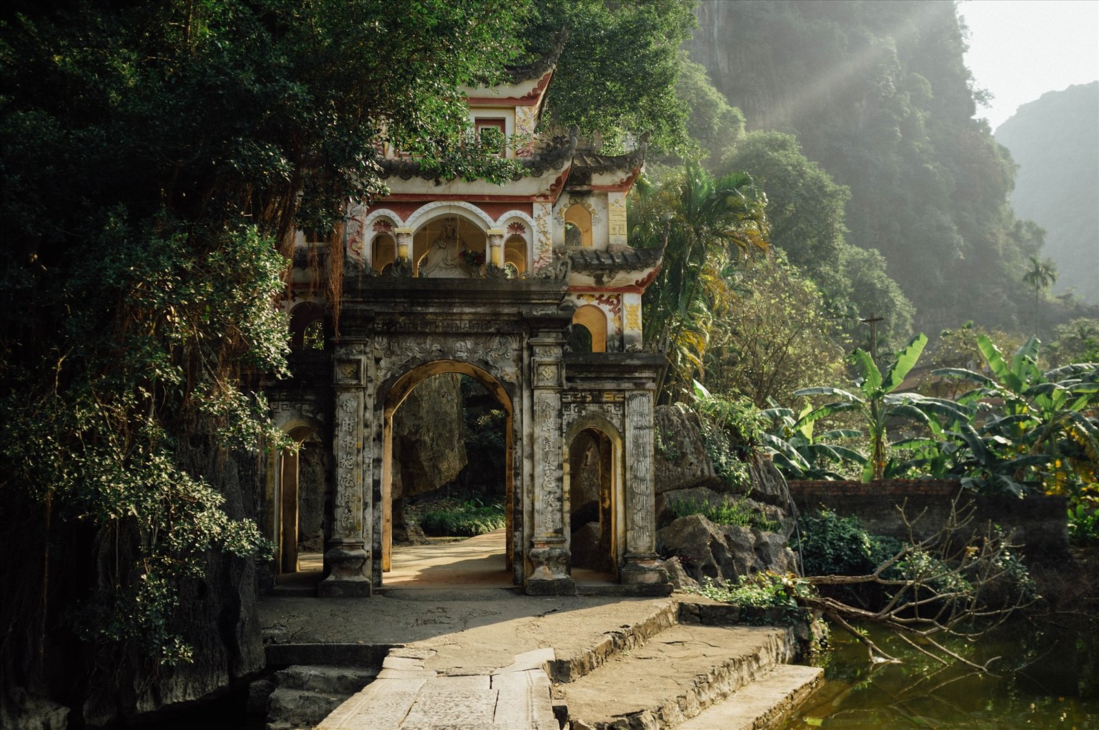 Why Visit Bich Dong Pagoda