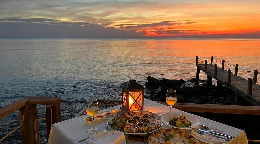 Sunset Dining by the Sea: Best Beachfront Seafood Restaurants in Phu Quoc