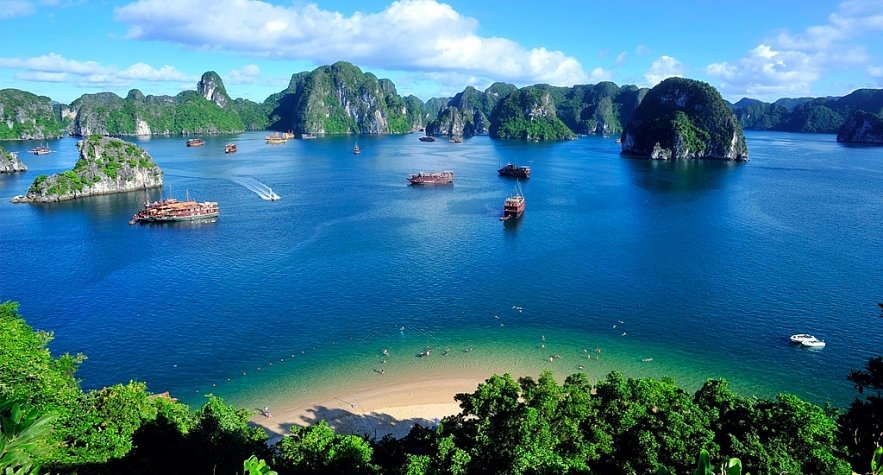 Lan Ha Bay vs. Halong Bay: What’s the Difference