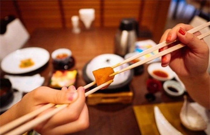 Chopstick Etiquette and Taboos in Vietnam