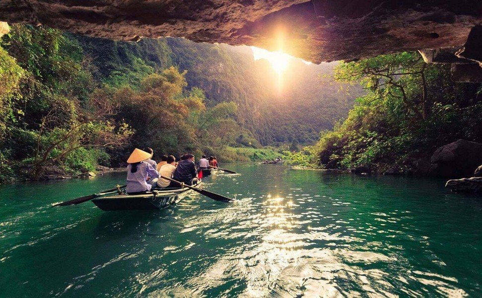Highlights of a Tràng An Boat Tour