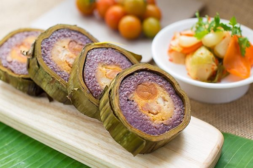 How to Enjoy Bánh Tét Like a Local