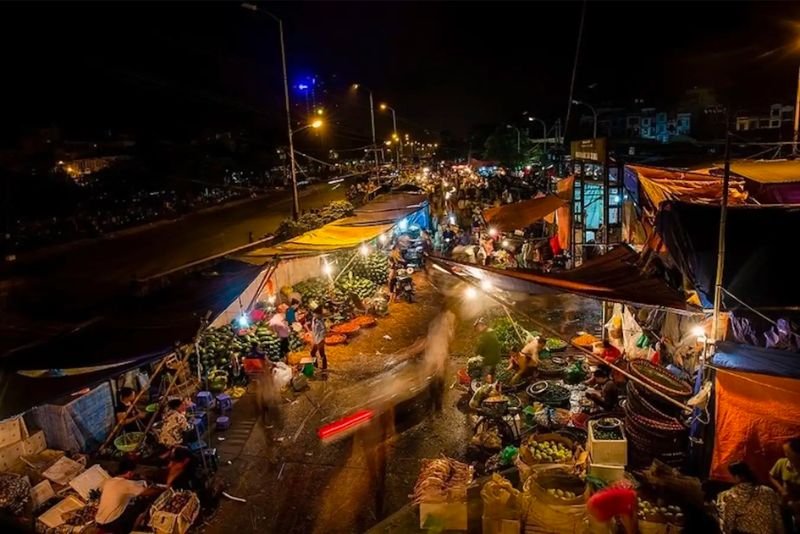 Long Bien Night Market
