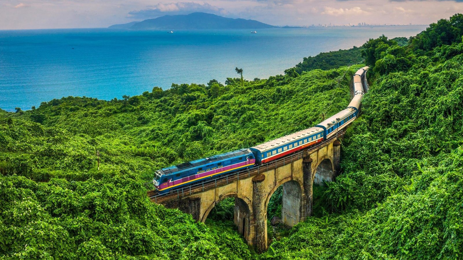 Luxury Trains in Vietnam