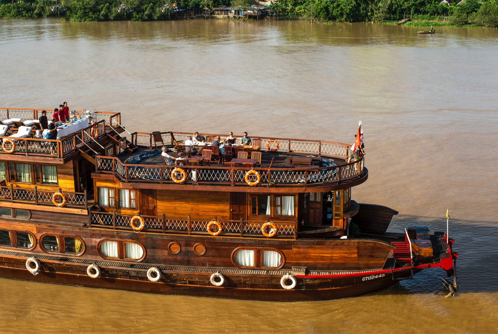 Mekong Eyes – Handcrafted Elegance