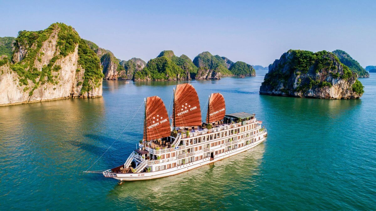 Unforgettable Halong Bay , Vietnam