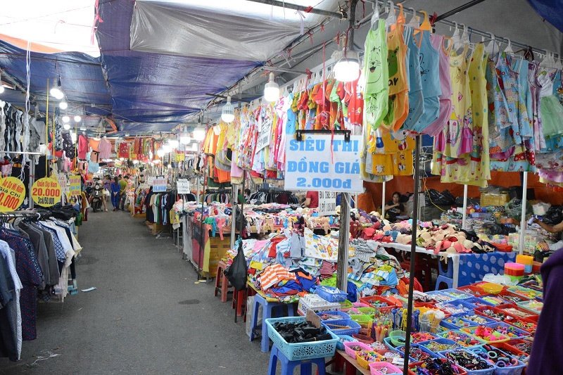 Hoang Hoa Tham Market