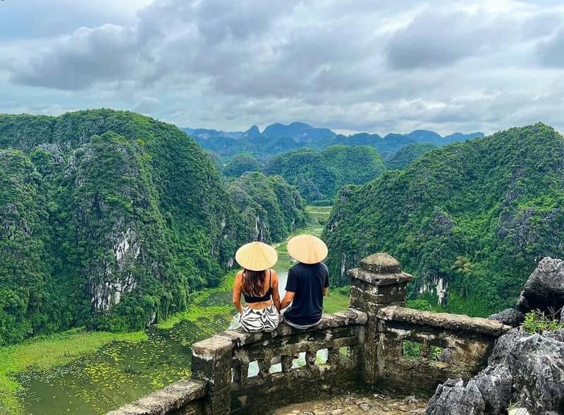 Best Time to Visit Hang Múa
