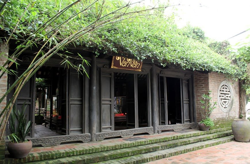Traditional vs. Modern Pottery in Bat Trang