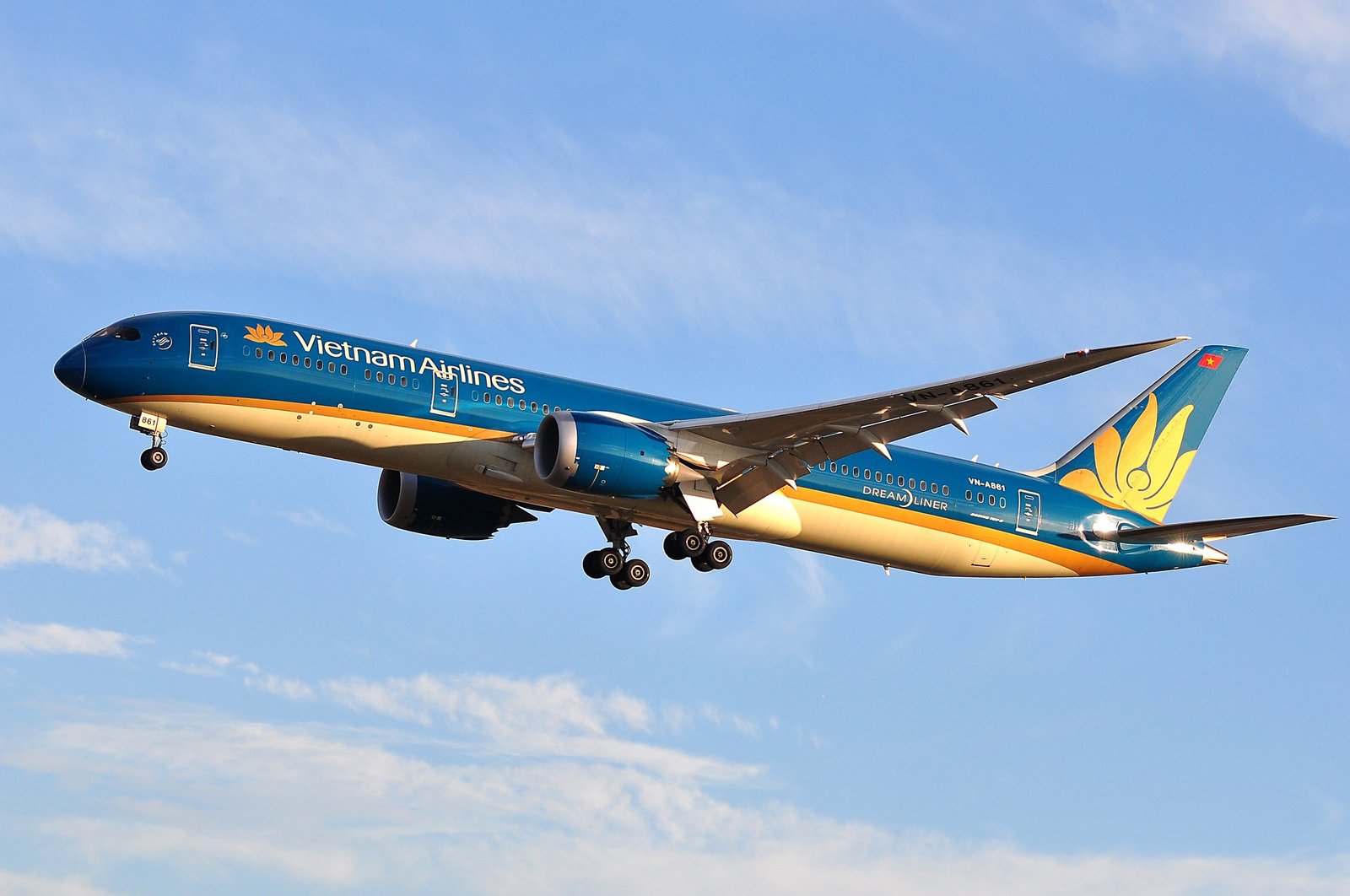 Flying from Hanoi to Hue – The Fastest Option