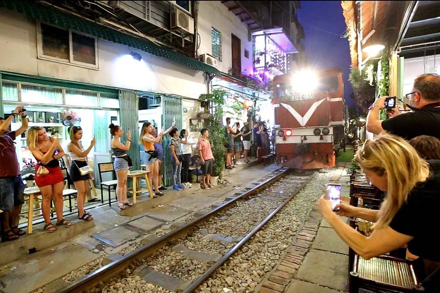 Hanoi Train Street Timetable (2025 Update)