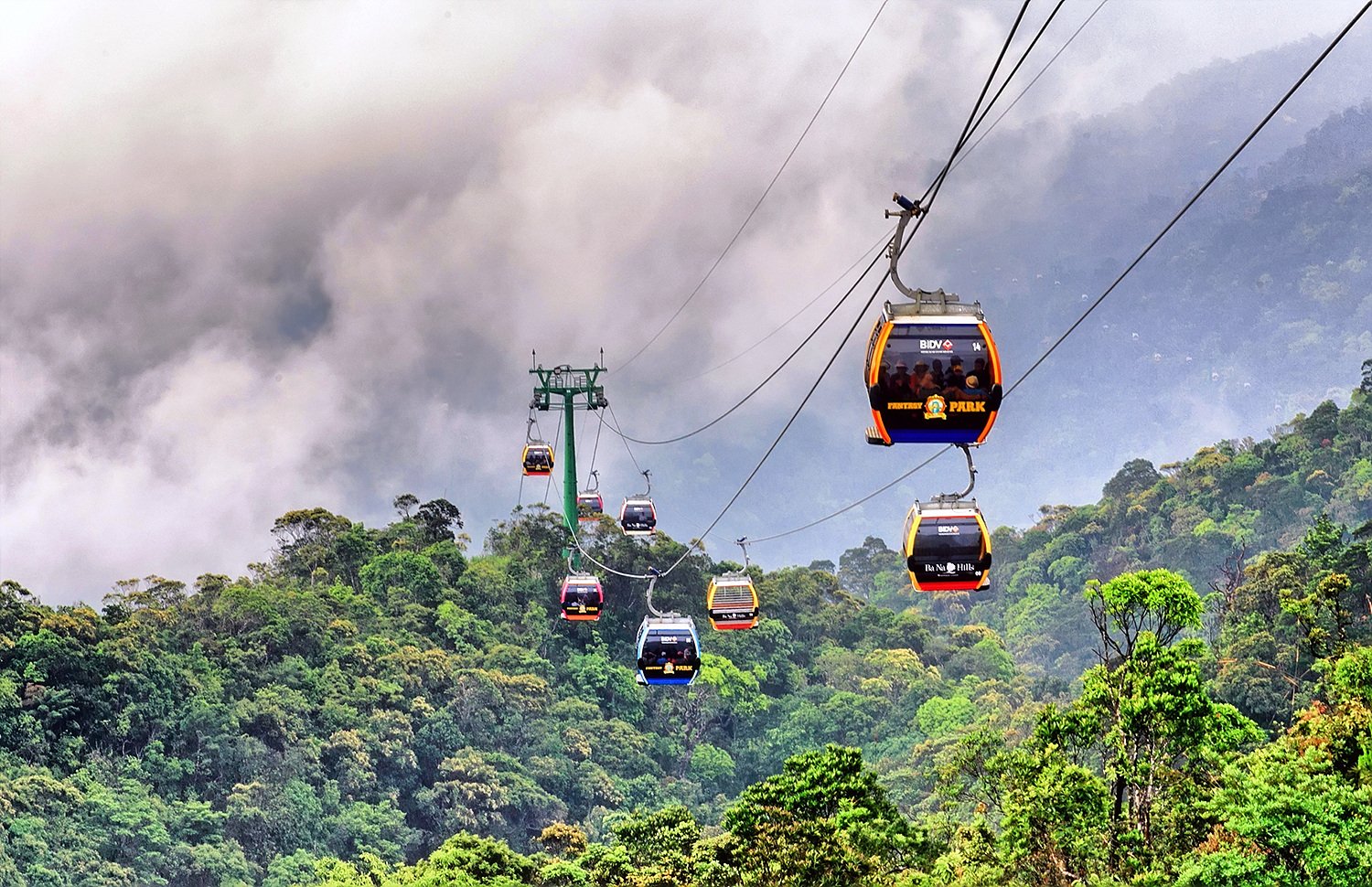 Trekking vs. Cable Car: Which Option Is Right for You?
