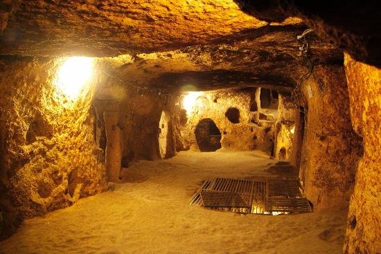 Day 3: Day Trip to Cu Chi Tunnels & Cao Dai Temple