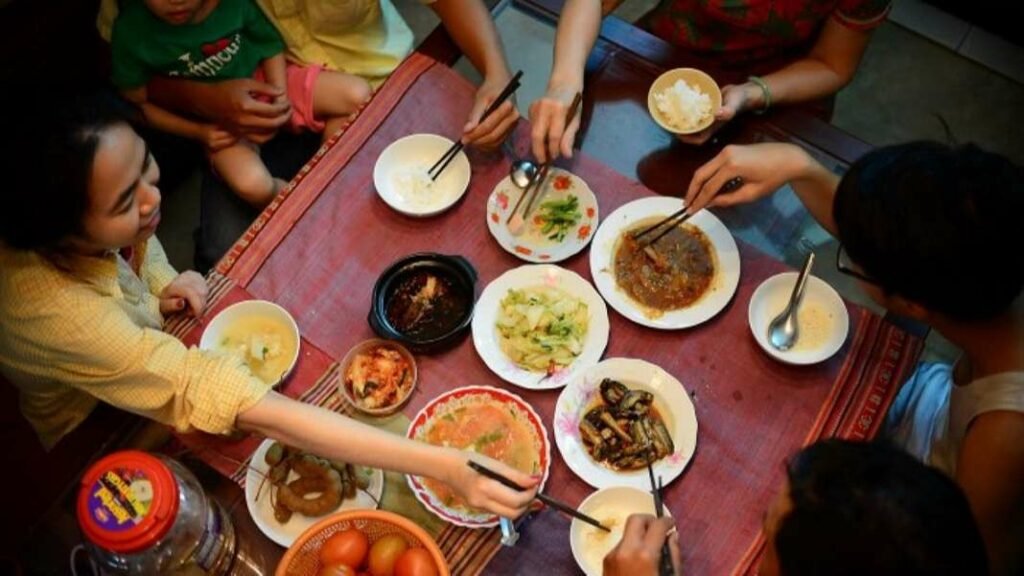 Don’t Ignore Dining Etiquette